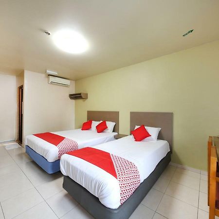 Oyo 434 Marbella Hotel Johor Bahru Esterno foto