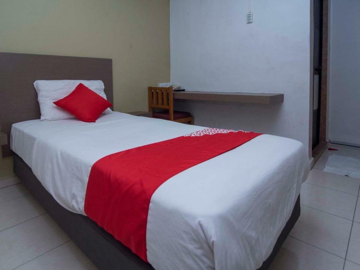 Oyo 434 Marbella Hotel Johor Bahru Esterno foto