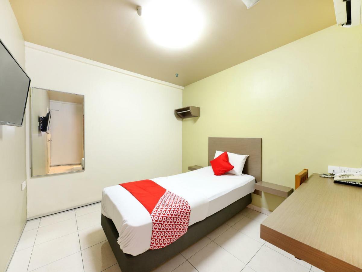 Oyo 434 Marbella Hotel Johor Bahru Esterno foto