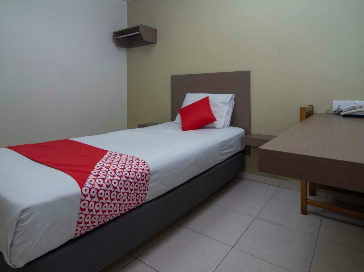 Oyo 434 Marbella Hotel Johor Bahru Esterno foto