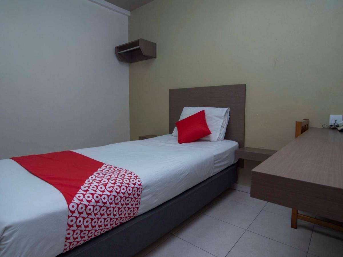 Oyo 434 Marbella Hotel Johor Bahru Esterno foto